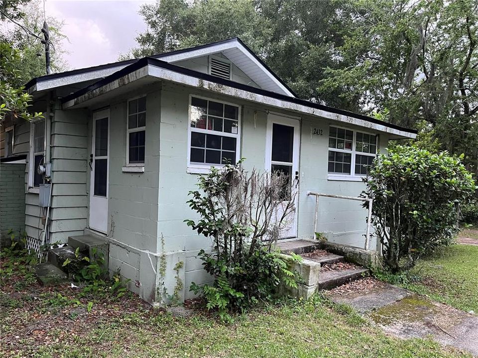 For Sale: $141,000 (3 beds, 1 baths, 1104 Square Feet)