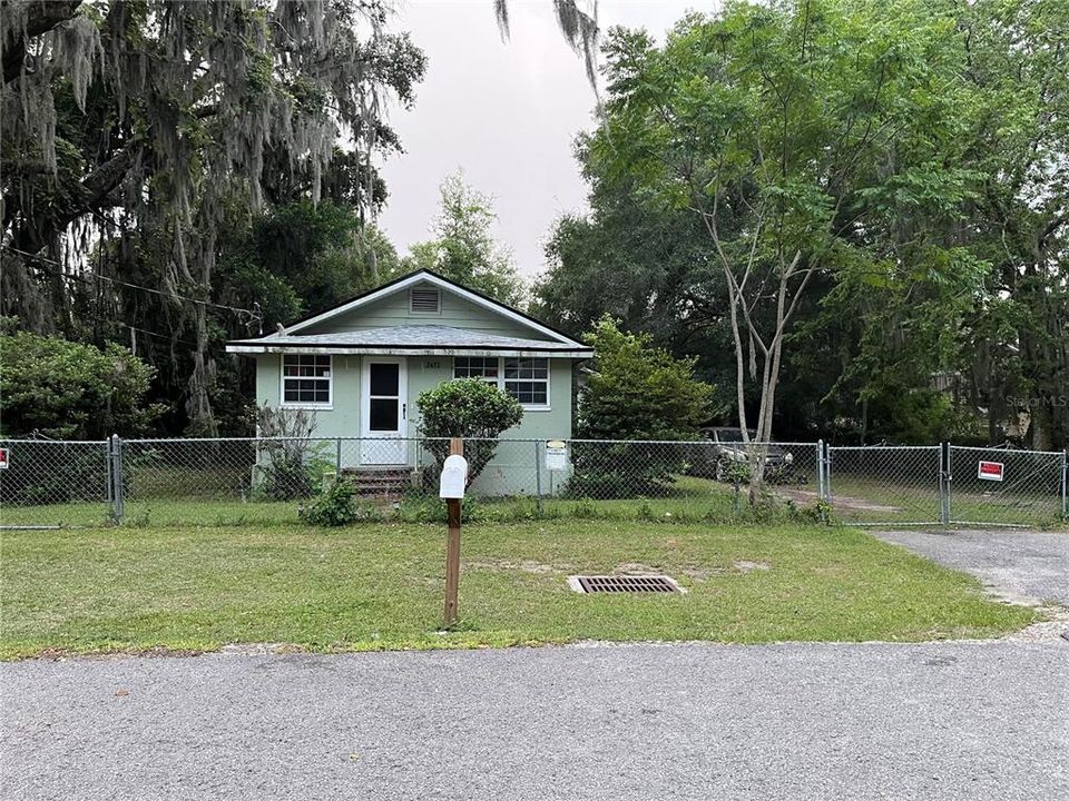 For Sale: $141,000 (3 beds, 1 baths, 1104 Square Feet)