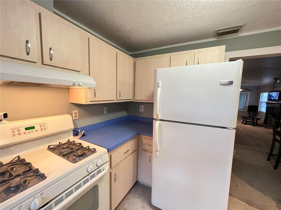 For Sale: $141,000 (3 beds, 1 baths, 1104 Square Feet)