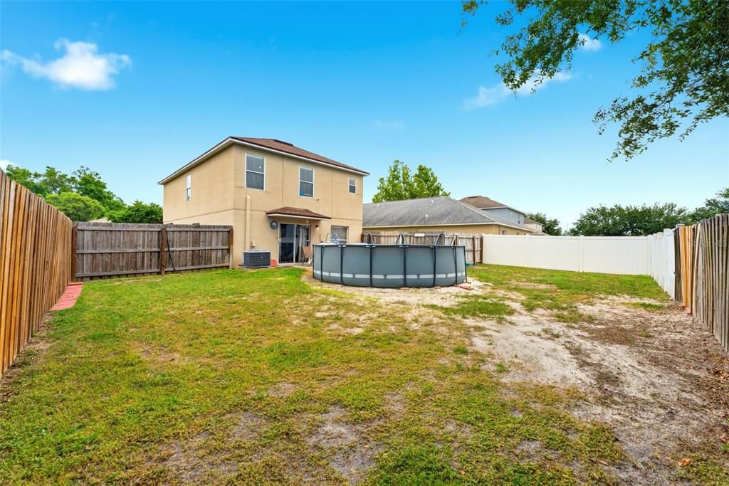 На продажу: $299,999 (4 спален, 2 ванн, 1811 Квадратных фут)