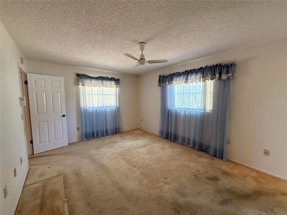 Active With Contract: $214,000 (2 beds, 2 baths, 1468 Square Feet)