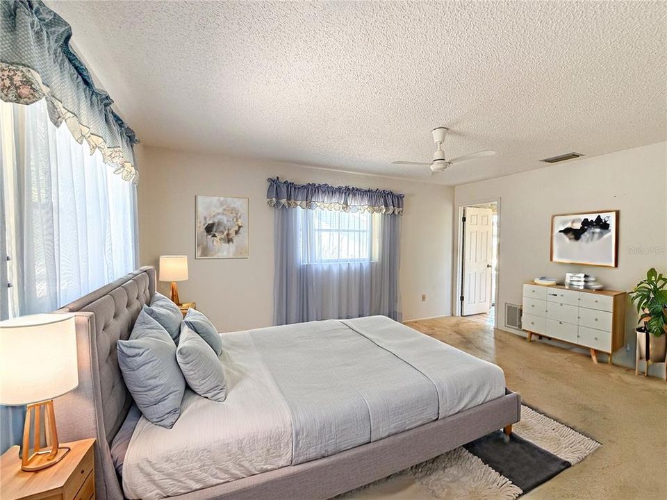 Active With Contract: $214,000 (2 beds, 2 baths, 1468 Square Feet)