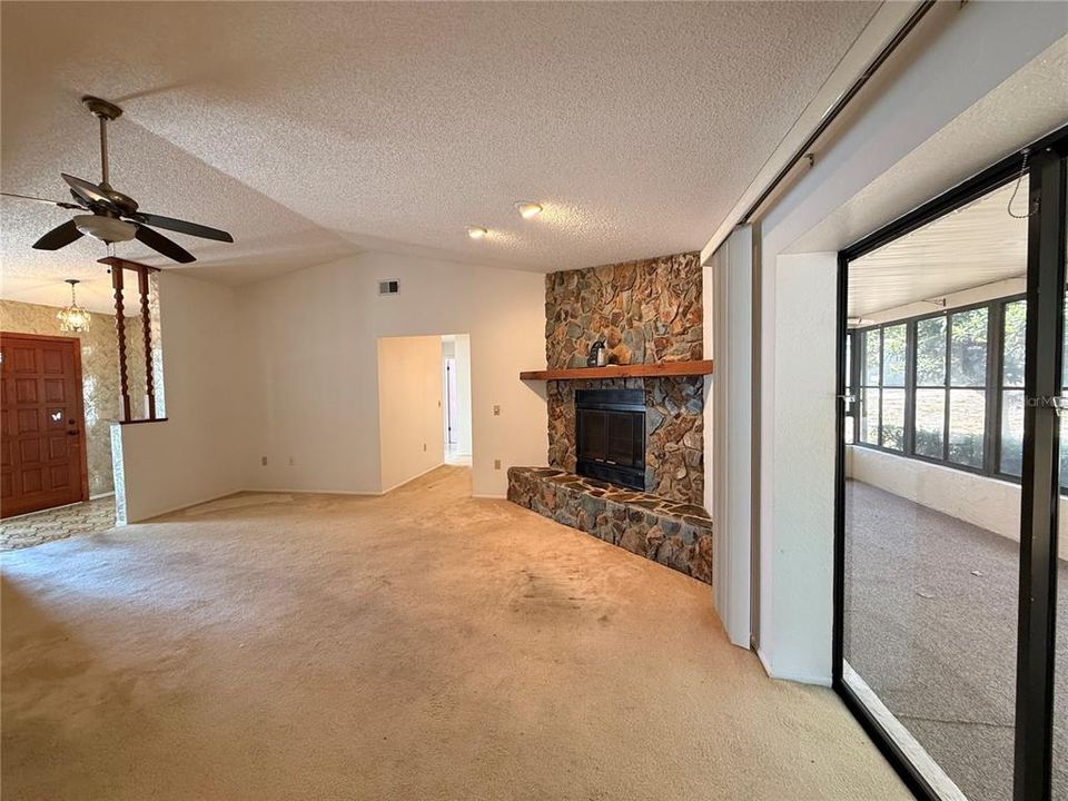 Active With Contract: $214,000 (2 beds, 2 baths, 1468 Square Feet)