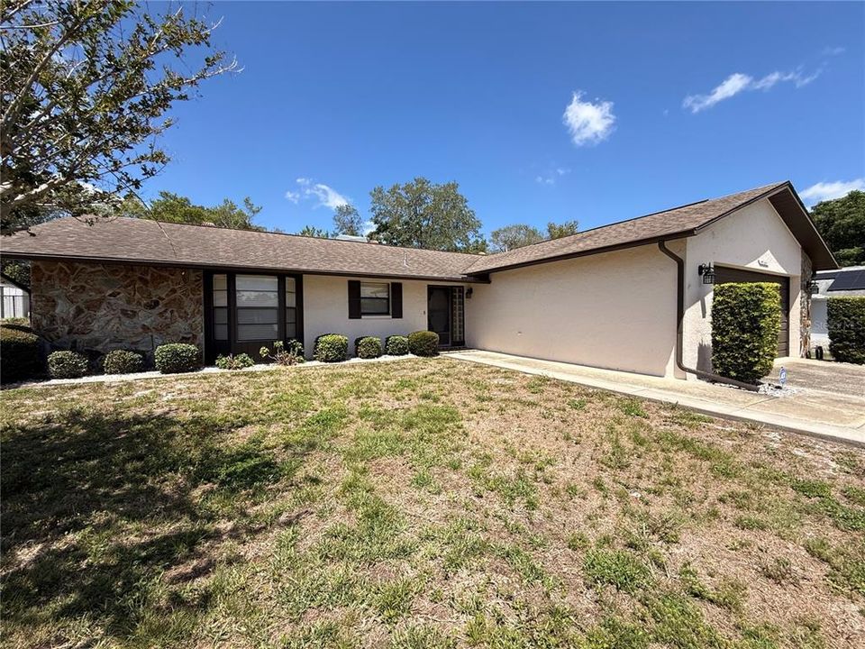 Active With Contract: $214,000 (2 beds, 2 baths, 1468 Square Feet)