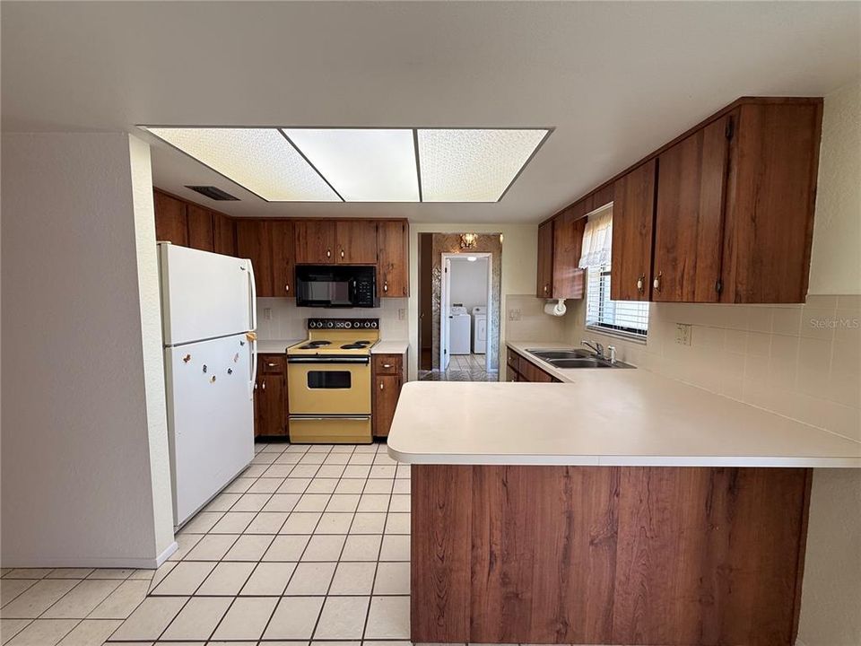 Active With Contract: $214,000 (2 beds, 2 baths, 1468 Square Feet)