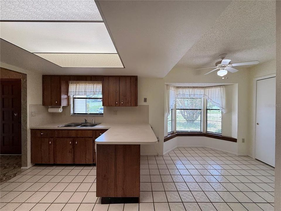 Active With Contract: $214,000 (2 beds, 2 baths, 1468 Square Feet)