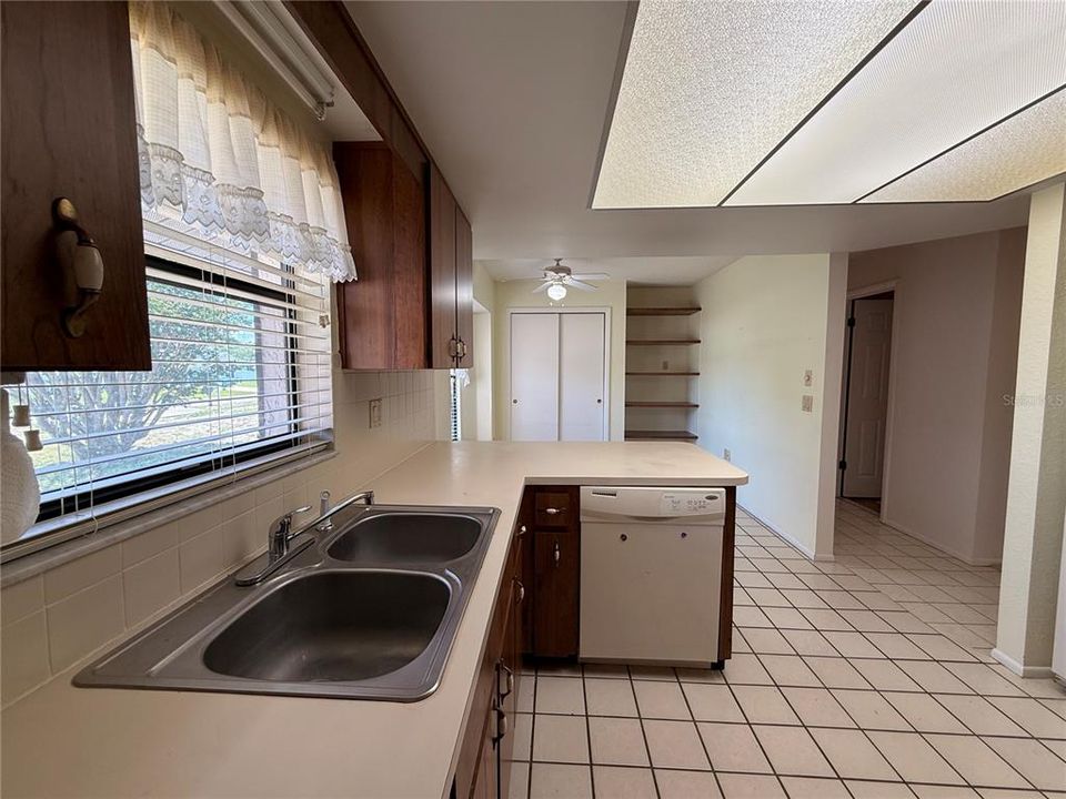 Active With Contract: $214,000 (2 beds, 2 baths, 1468 Square Feet)