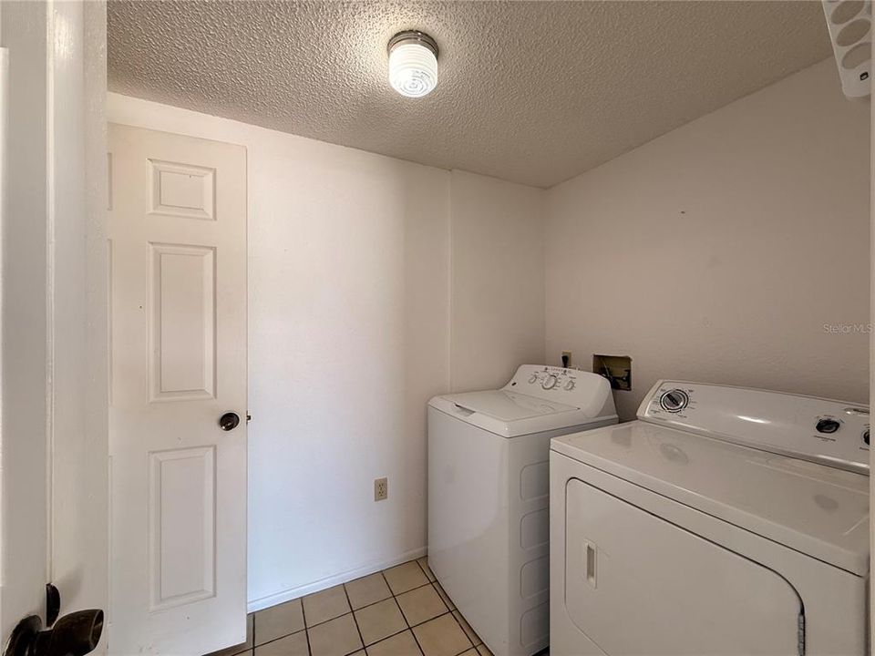 Active With Contract: $214,000 (2 beds, 2 baths, 1468 Square Feet)