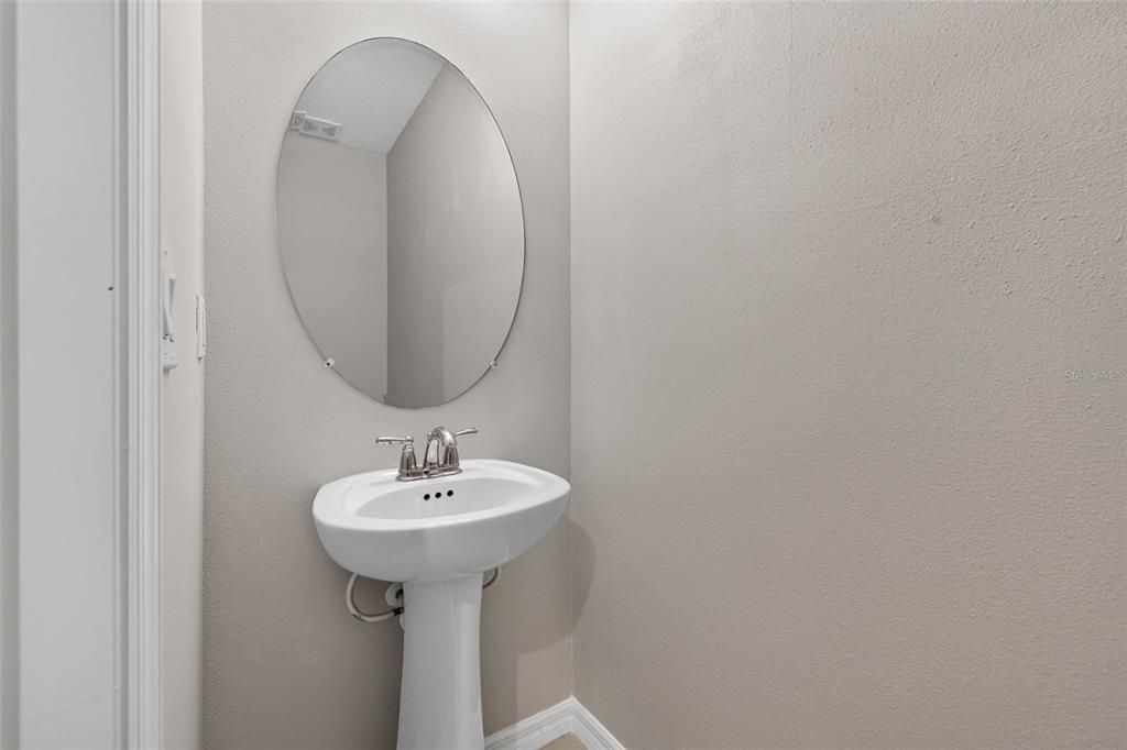 На продажу: $435,000 (4 спален, 2 ванн, 2320 Квадратных фут)