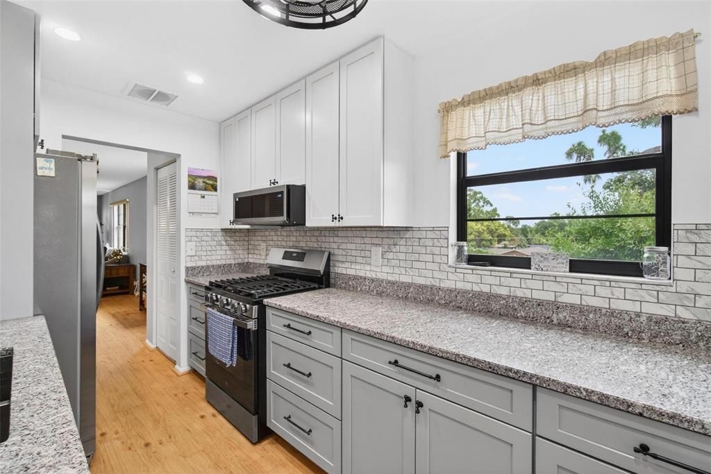 For Sale: $155,000 (2 beds, 2 baths, 985 Square Feet)