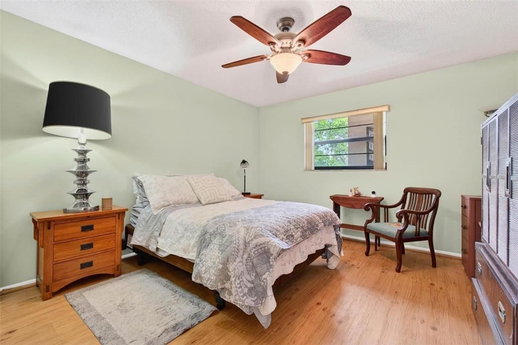 For Sale: $155,000 (2 beds, 2 baths, 985 Square Feet)