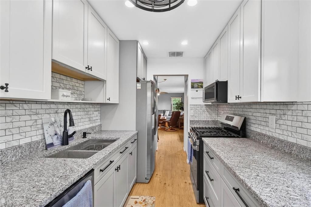 For Sale: $155,000 (2 beds, 2 baths, 985 Square Feet)