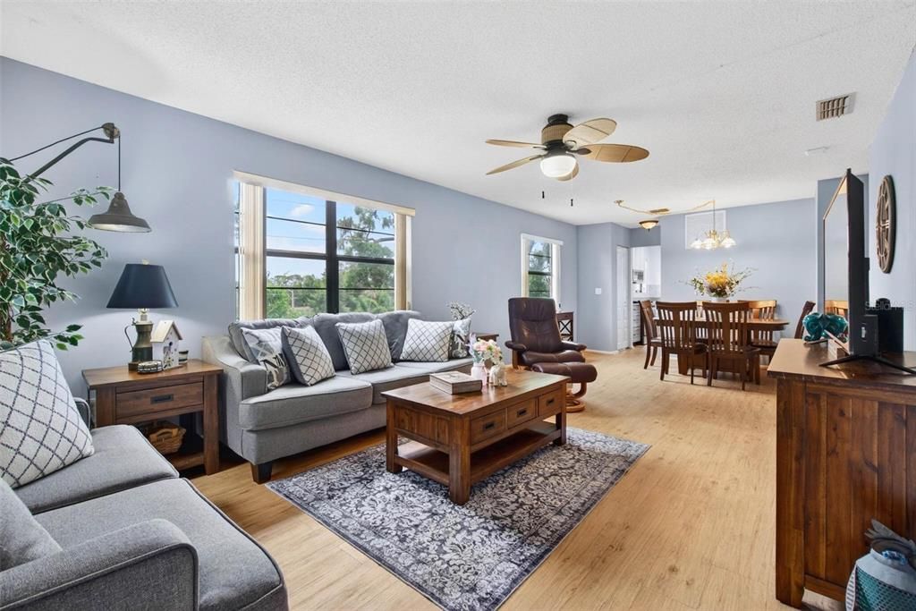 For Sale: $155,000 (2 beds, 2 baths, 985 Square Feet)