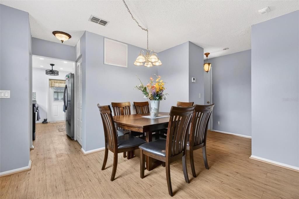 For Sale: $155,000 (2 beds, 2 baths, 985 Square Feet)