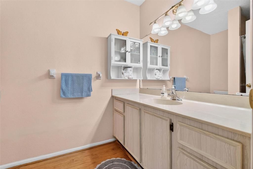 For Sale: $155,000 (2 beds, 2 baths, 985 Square Feet)