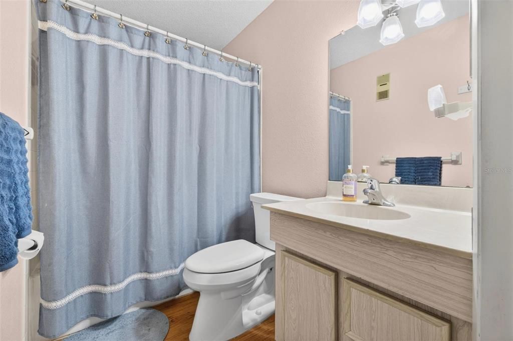 For Sale: $155,000 (2 beds, 2 baths, 985 Square Feet)