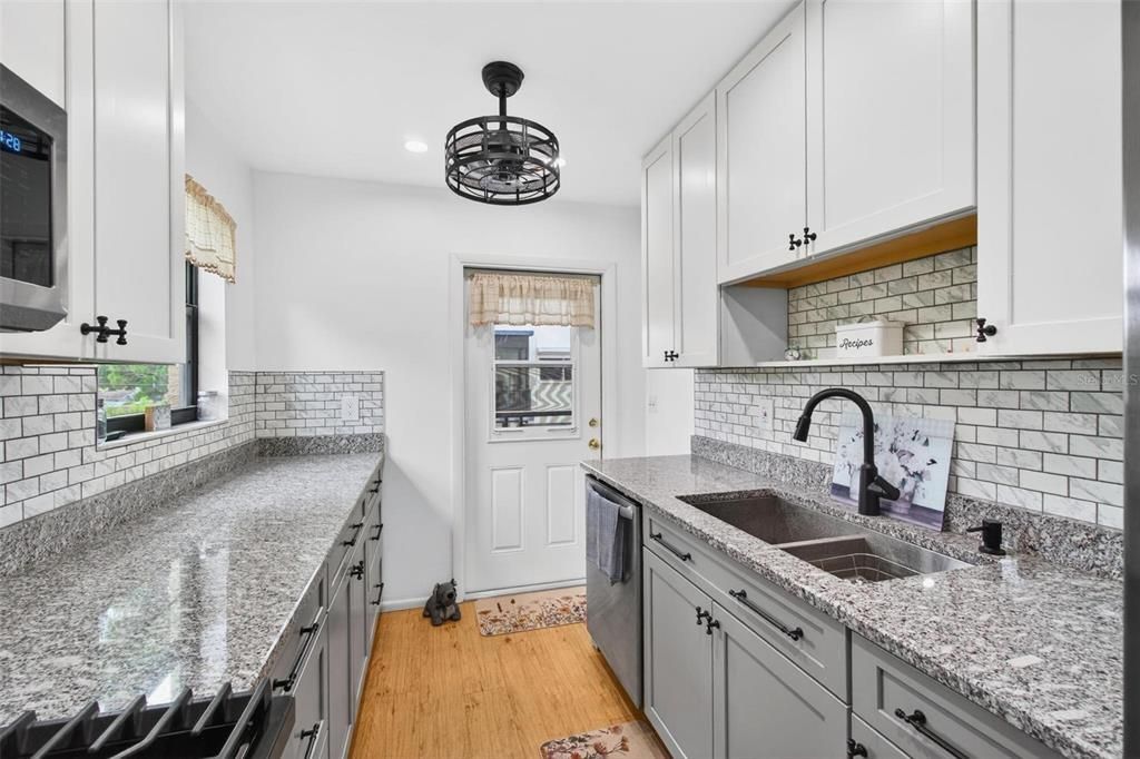 For Sale: $155,000 (2 beds, 2 baths, 985 Square Feet)