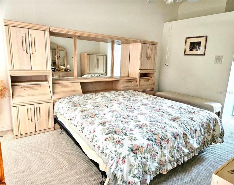 For Sale: $435,000 (4 beds, 3 baths, 2080 Square Feet)