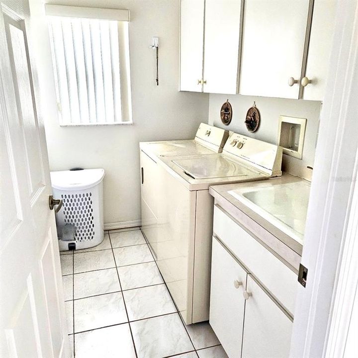 For Sale: $435,000 (4 beds, 3 baths, 2080 Square Feet)
