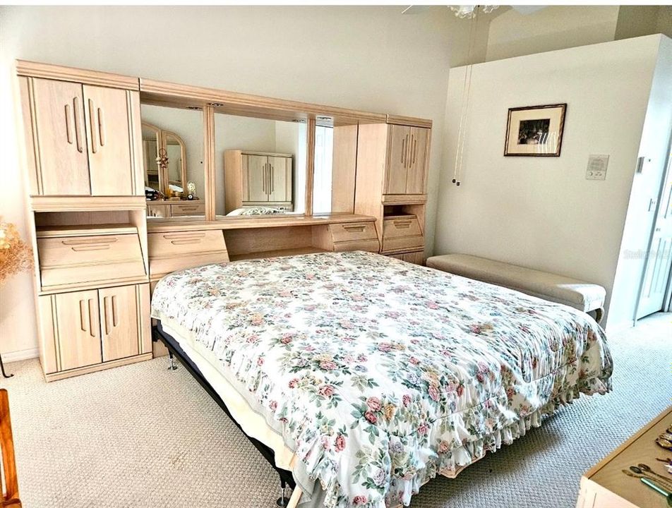 For Sale: $435,000 (4 beds, 3 baths, 2080 Square Feet)
