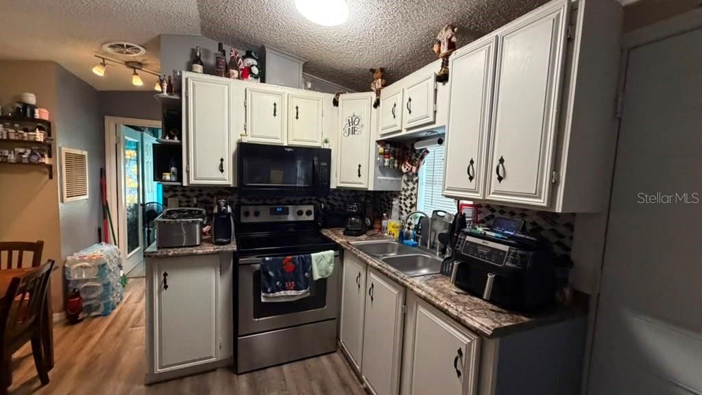 For Sale: $170,000 (3 beds, 2 baths, 492 Square Feet)