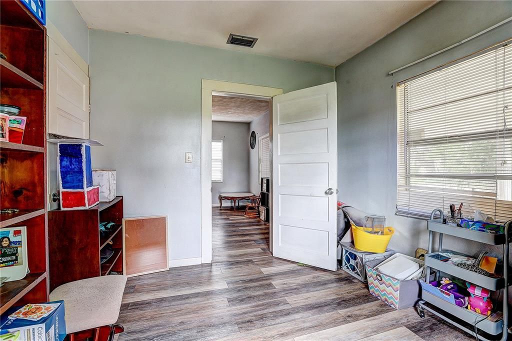 For Sale: $249,990 (3 beds, 1 baths, 1440 Square Feet)