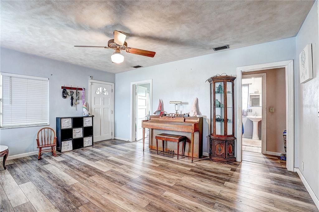 For Sale: $249,990 (3 beds, 1 baths, 1440 Square Feet)