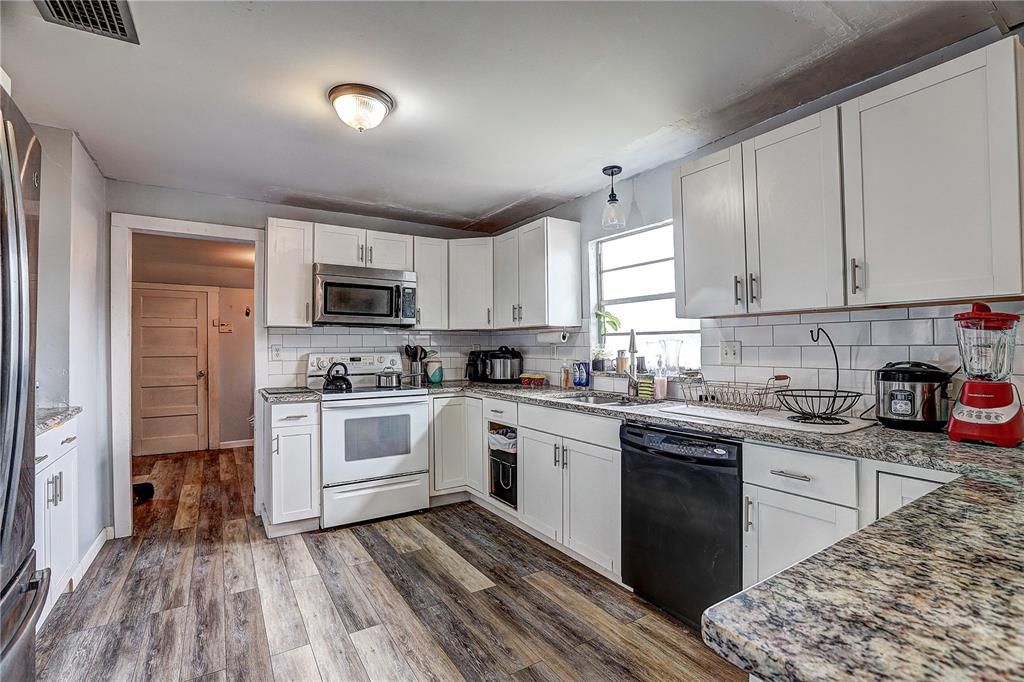 For Sale: $249,990 (3 beds, 1 baths, 1440 Square Feet)