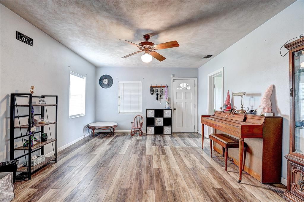 For Sale: $249,990 (3 beds, 1 baths, 1440 Square Feet)