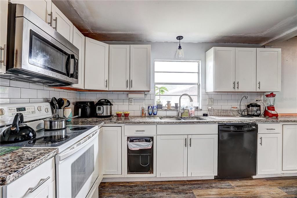 For Sale: $249,990 (3 beds, 1 baths, 1440 Square Feet)