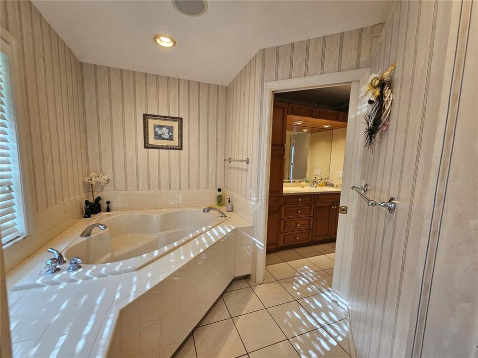 For Sale: $549,000 (4 beds, 2 baths, 2861 Square Feet)