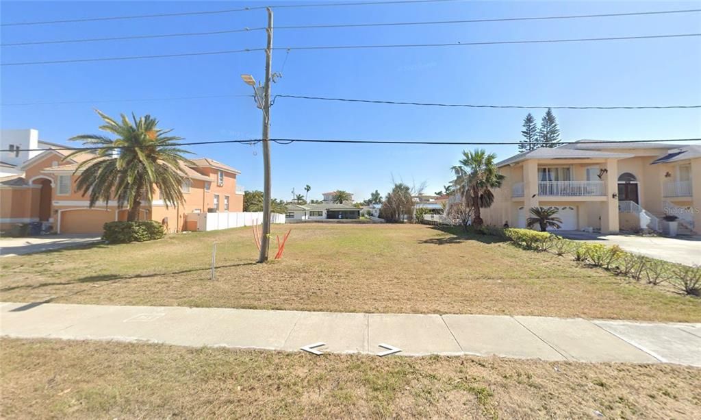 For Sale: $800,000 (0.20 acres)