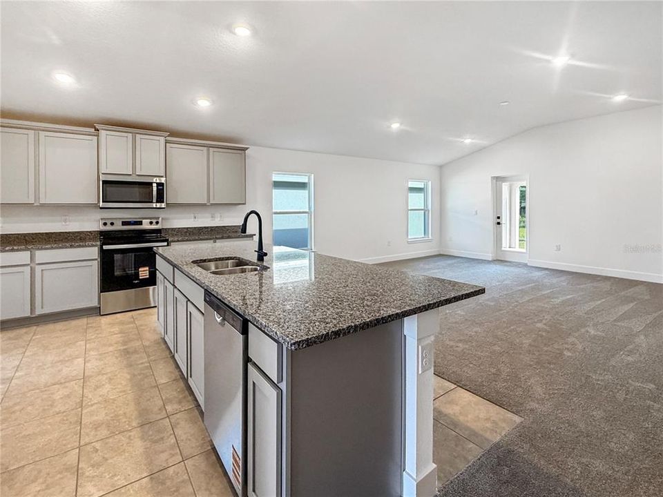 На продажу: $411,900 (3 спален, 2 ванн, 1780 Квадратных фут)