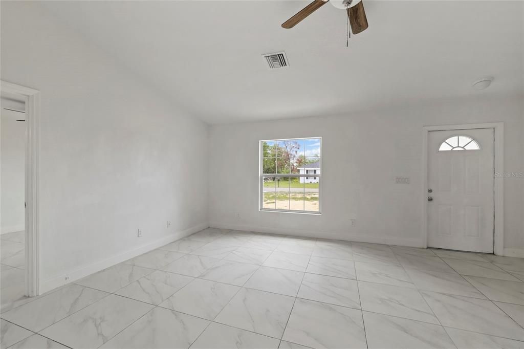En Venta: $229,000 (3 camas, 2 baños, 1160 Pies cuadrados)