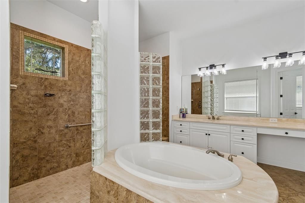 На продажу: $899,999 (4 спален, 3 ванн, 3001 Квадратных фут)