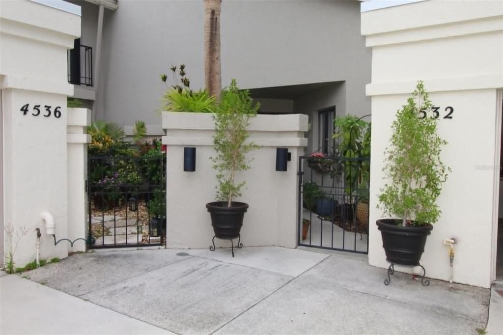 For Rent: $2,699 (3 beds, 2 baths, 1640 Square Feet)