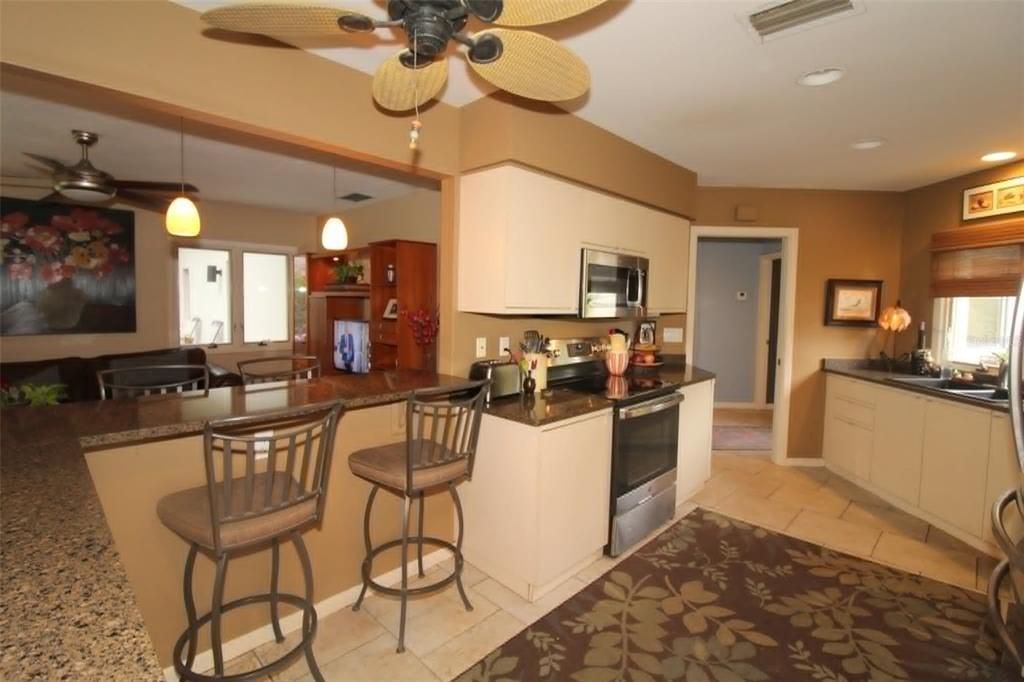 For Rent: $2,699 (3 beds, 2 baths, 1640 Square Feet)