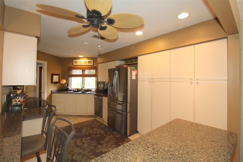 For Rent: $2,699 (3 beds, 2 baths, 1640 Square Feet)