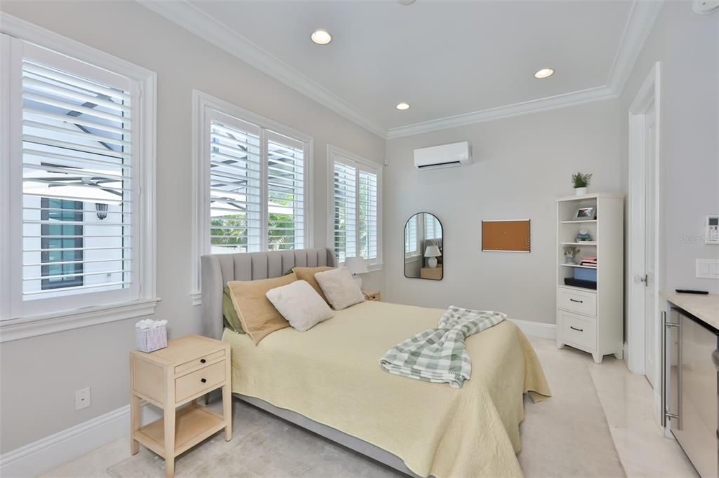 В аренду: $29,995 (6 спален, 6 ванн, 6393 Квадратных фут)