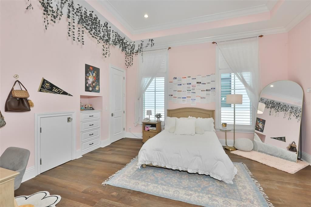 В аренду: $29,995 (6 спален, 6 ванн, 6393 Квадратных фут)