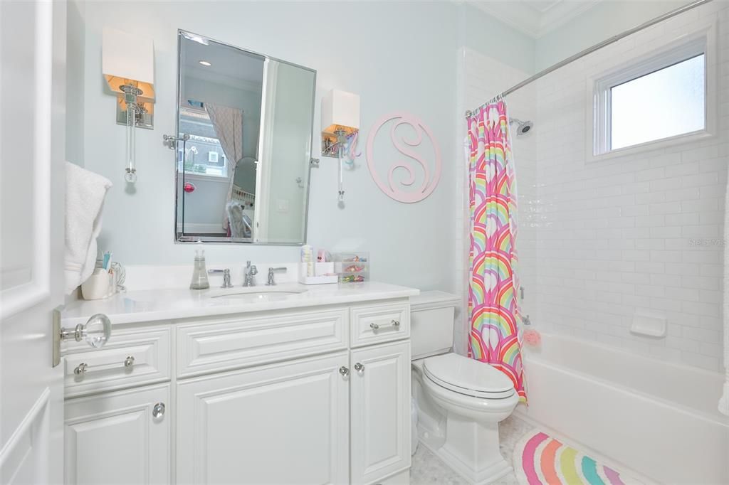 В аренду: $29,995 (6 спален, 6 ванн, 6393 Квадратных фут)