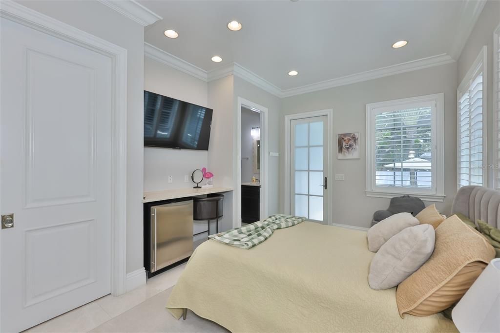 В аренду: $29,995 (6 спален, 6 ванн, 6393 Квадратных фут)
