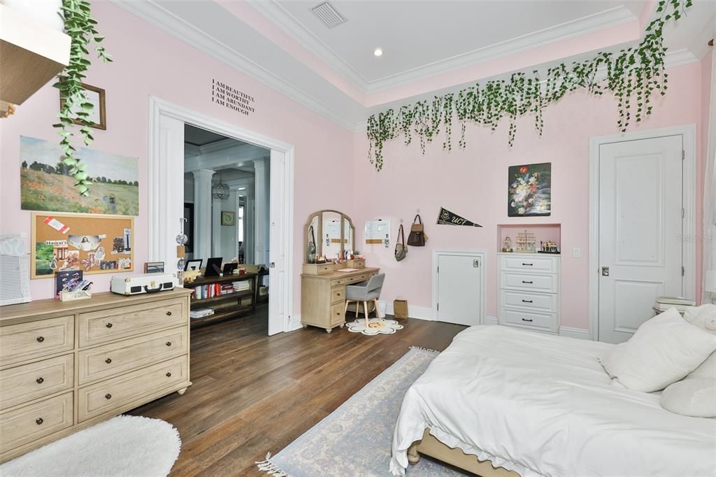 В аренду: $29,995 (6 спален, 6 ванн, 6393 Квадратных фут)