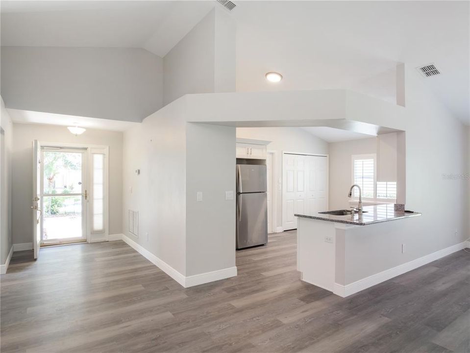 For Sale: $329,900 (2 beds, 2 baths, 1498 Square Feet)