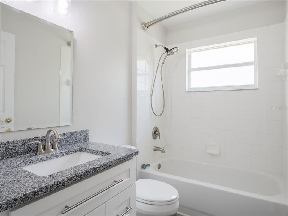For Sale: $329,900 (2 beds, 2 baths, 1498 Square Feet)