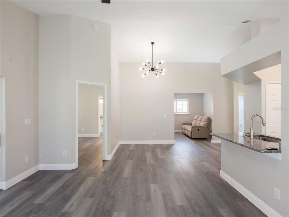 For Sale: $329,900 (2 beds, 2 baths, 1498 Square Feet)