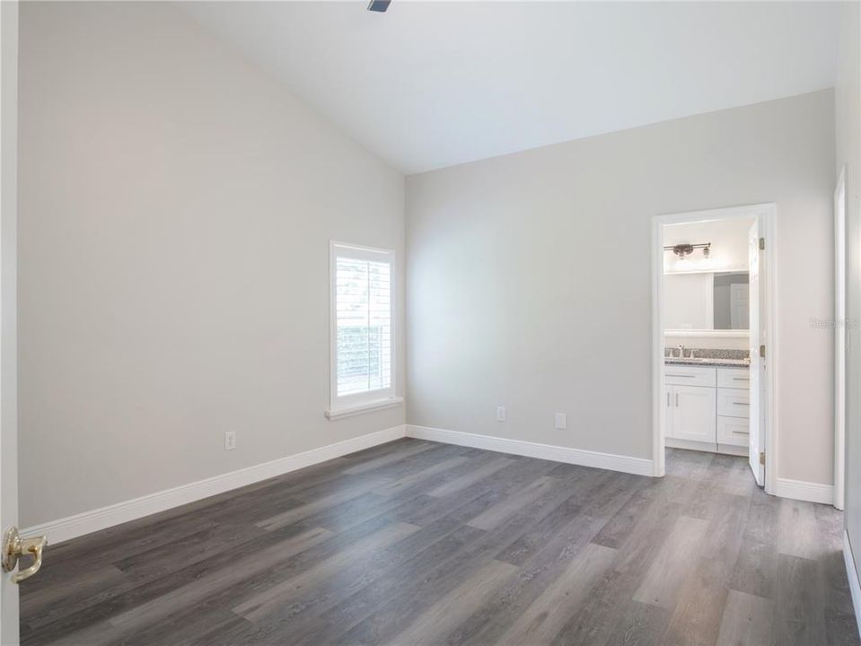 For Sale: $329,900 (2 beds, 2 baths, 1498 Square Feet)