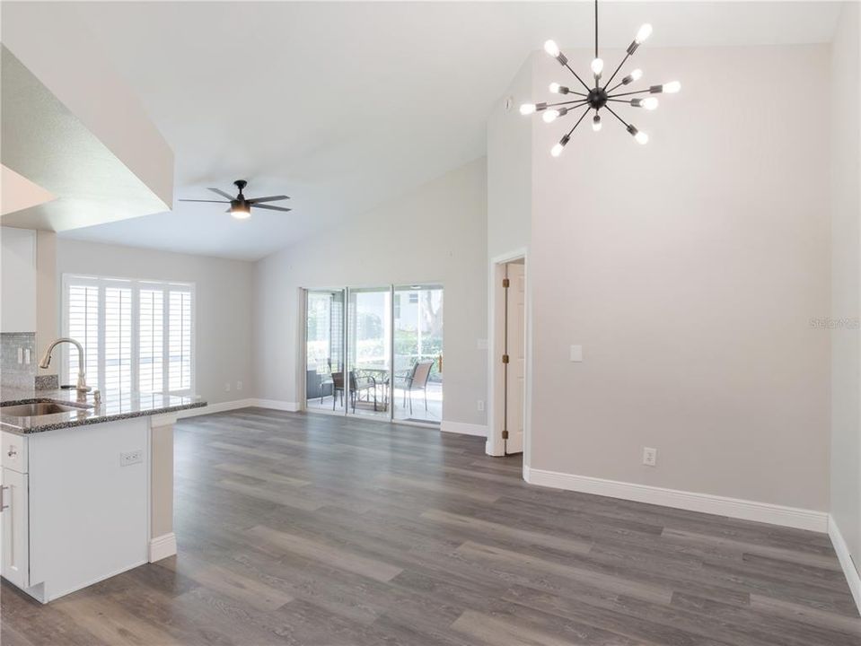 For Sale: $329,900 (2 beds, 2 baths, 1498 Square Feet)