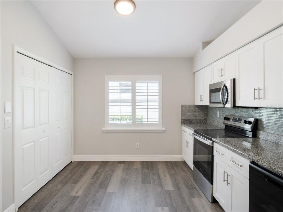 For Sale: $329,900 (2 beds, 2 baths, 1498 Square Feet)