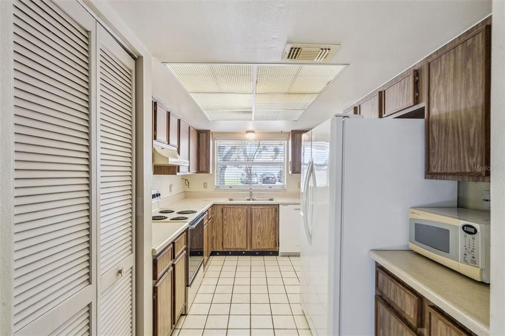 For Sale: $362,999 (4 beds, 3 baths, 1812 Square Feet)